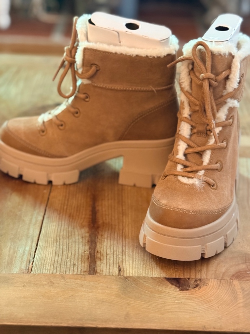 Women’s UGG Brooklyn Lace Up Cuff Boots Size 10 New with Box